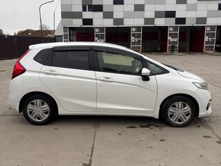 2018 Honda Fit III Рестайлинг, белый, 999000 рублей, вид 5