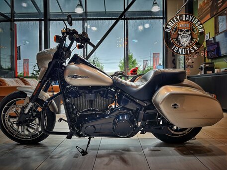2018 Harley-Davidson Sport Glide, серебристый, 1900000 рублей, вид 3