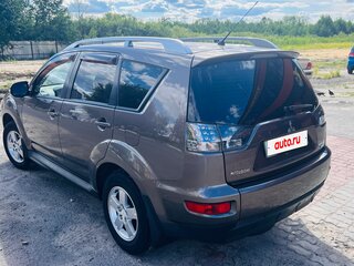 2009 Mitsubishi Outlander II Рестайлинг, коричневый, 860000 рублей, вид 3