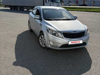 2013 Kia Rio III, серебристый, 830000 рублей, вид 2