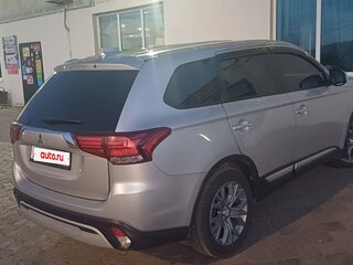 2021 Mitsubishi Outlander III Рестайлинг 3, серый, 2700000 рублей, вид 4