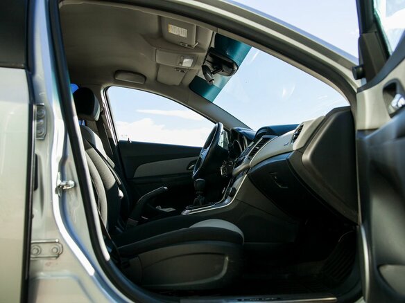 2011 Chevrolet Cruze I, серебристый, 600000 рублей - вид 10