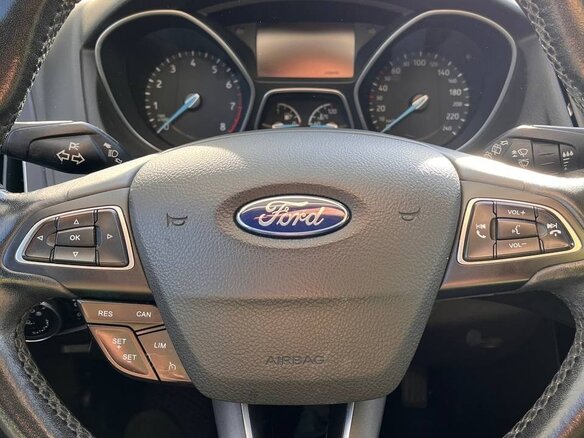 2016 Ford Focus III Рестайлинг, чёрный, 1150000 рублей - вид 2