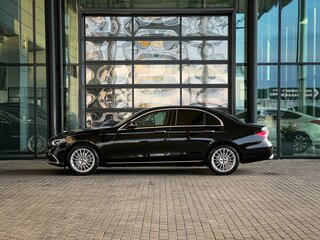 2022 Mercedes-Benz E-Класс 250 V (W213, S213, C238) Рестайлинг, чёрный, 5250000 рублей, вид 4