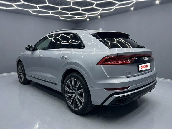 2019 Audi Q8 50 TDI I (4M), серый, 5450000 рублей - вид 2
