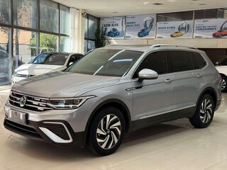 2022 Volkswagen Tiguan L II Рестайлинг (China Market), серебристый, 1965000 рублей, вид 1