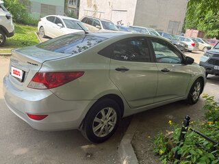 2013 Hyundai Solaris I, серебристый, 650000 рублей, вид 4