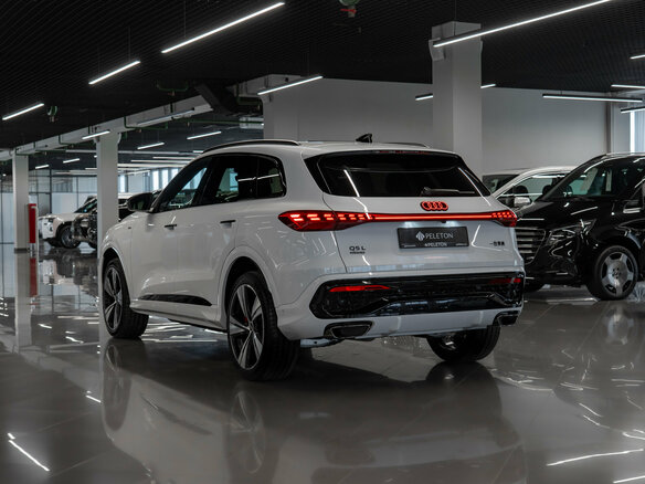 2026 Audi Q5 L III (GU), белый - вид 3