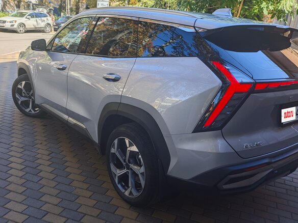 2024 Geely Atlas II, серый, 2850000 рублей - вид 2