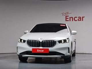 2024 BMW 5 серии 520i VIII (G60/G61/G68), белый, 5880000 рублей, вид 3