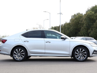 2020 Skoda Octavia IV (A8), серебристый, 2265000 рублей, вид 4