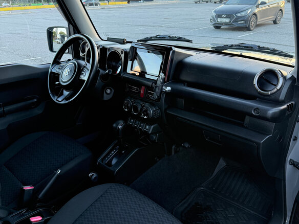 2020 Suzuki Jimny IV, серый, 2600000 рублей - вид 8
