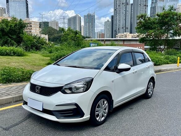 2021 Honda Fit IV, белый - вид 2