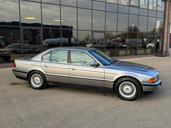 1994 BMW 7 серии 740i III (E38), серый, 6000000 рублей - вид 3
