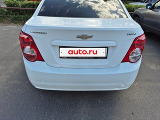 2013 Chevrolet Aveo II, белый, 500000 рублей, вид 2