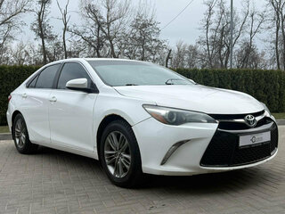 2016 Toyota Camry VII (XV50) Рестайлинг, белый, 1250000 рублей, вид 3