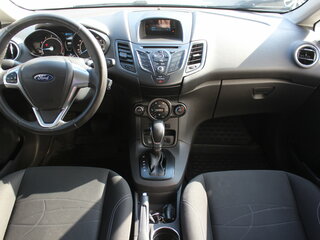 2015 Ford Fiesta Mk6 Рестайлинг, белый, 697000 рублей, вид 3