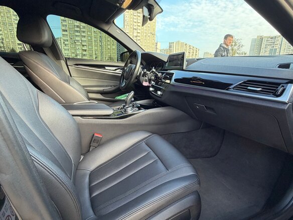 2018 BMW 5 серии 520i VII (G30/G31/G38), чёрный, 3000000 рублей - вид 12