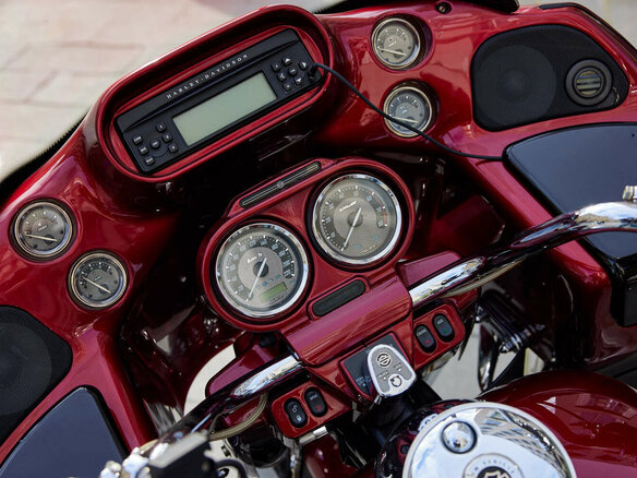 2011 Harley-Davidson CVO Road Glide, красный, 1400000 рублей - вид 15