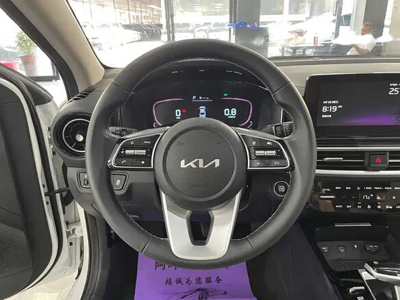 2023 Kia K3 II (China Market) Рестайлинг, белый - вид 9