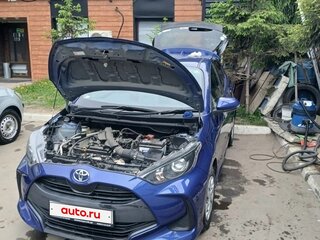 2020 Toyota Yaris IV, синий, 1200000 рублей, вид 2