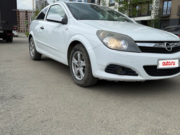 2009 Opel Astra GTC H Рестайлинг, белый, 335000 рублей - вид 1