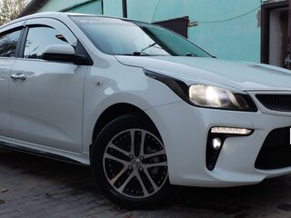 2018 Kia Rio IV, белый, 1000000 рублей, вид 3