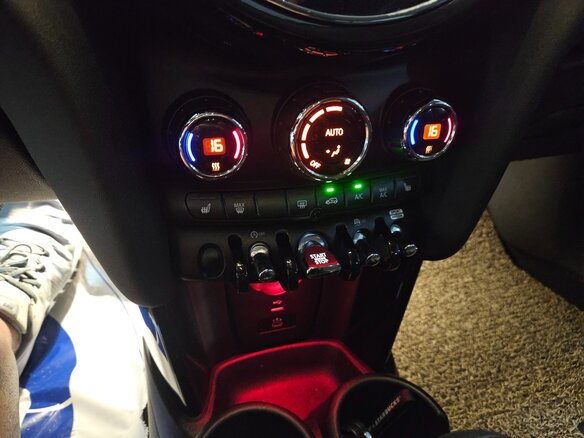 2022 Mini Hatch Cooper III (F55/F56) Рестайлинг 2, красный, 1784000 рублей - вид 15