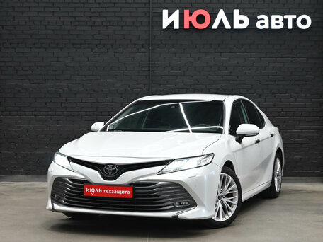 Toyota Camry VIII (XV70)