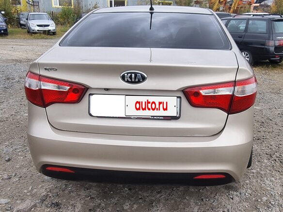 2013 Kia Rio 5-speed III, бежевый, 520000 рублей - вид 5