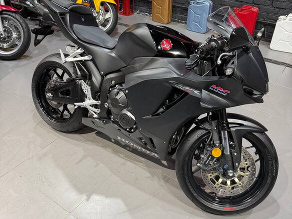 2023 Honda CBR 600RR, чёрный, 895000 рублей - вид 1