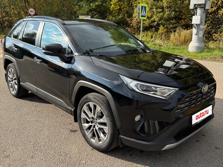 2021 Toyota RAV4 V (XA50), чёрный, 3280000 рублей, вид 2
