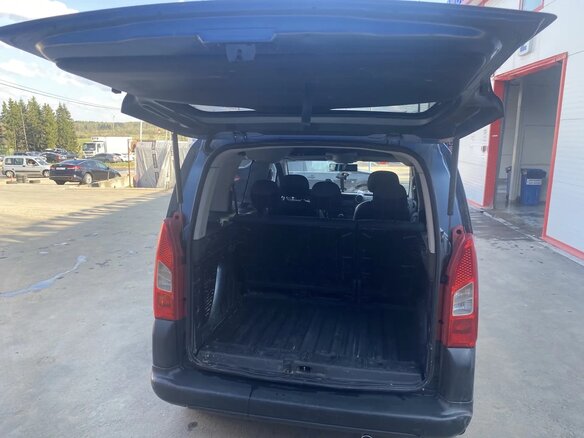 2010 Peugeot Partner II, серый, 750000 рублей - вид 9
