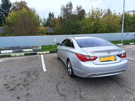 2011 Hyundai Sonata VI (YF), серебристый, 730000 рублей, вид 4