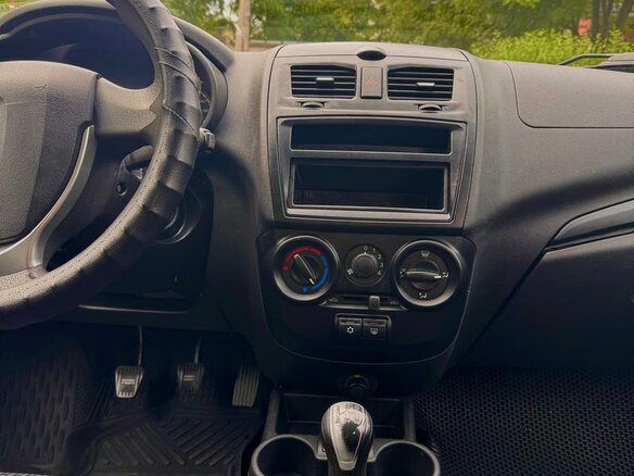 2015 Lada (ВАЗ) Kalina II, серебристый, 420000 рублей - вид 19