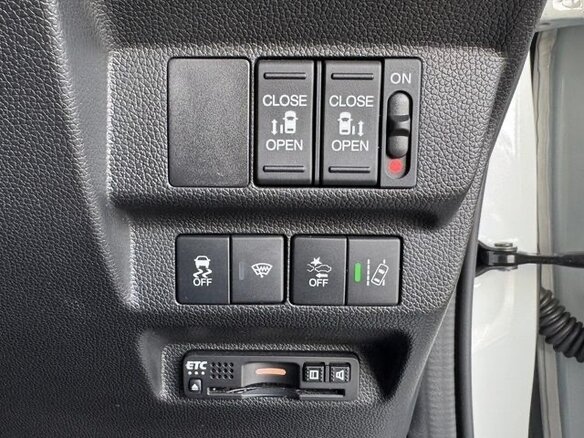 2022 Honda Freed II Рестайлинг, белый - вид 17