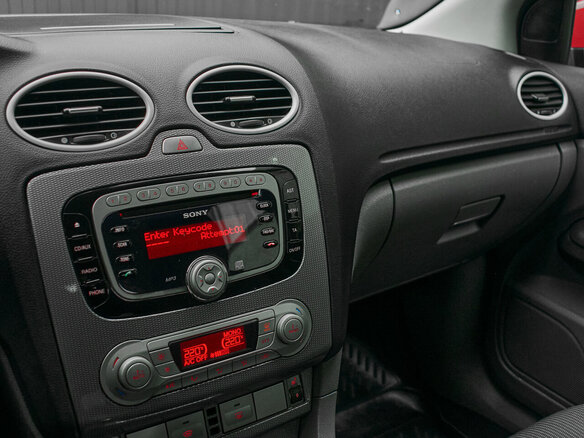 2011 Ford Focus II Рестайлинг, красный, 600000 рублей - вид 13