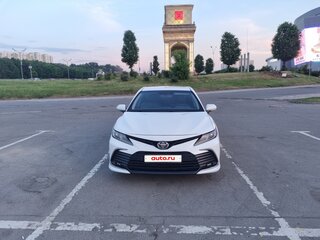 2021 Toyota Camry VIII (XV70) Рестайлинг, белый, 2050000 рублей, вид 1