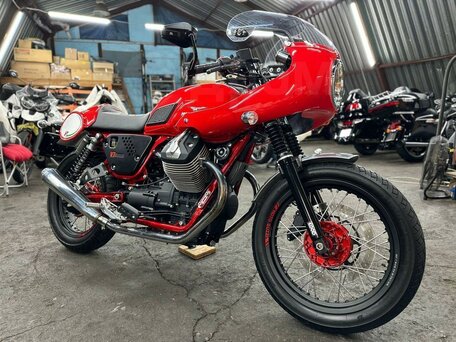 2019 Moto Guzzi V 7, оранжевый, 780000 рублей, вид 1