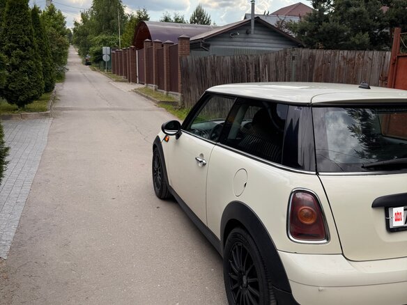 2010 Mini Hatch One II (R56) Рестайлинг, белый, 780000 рублей - вид 5