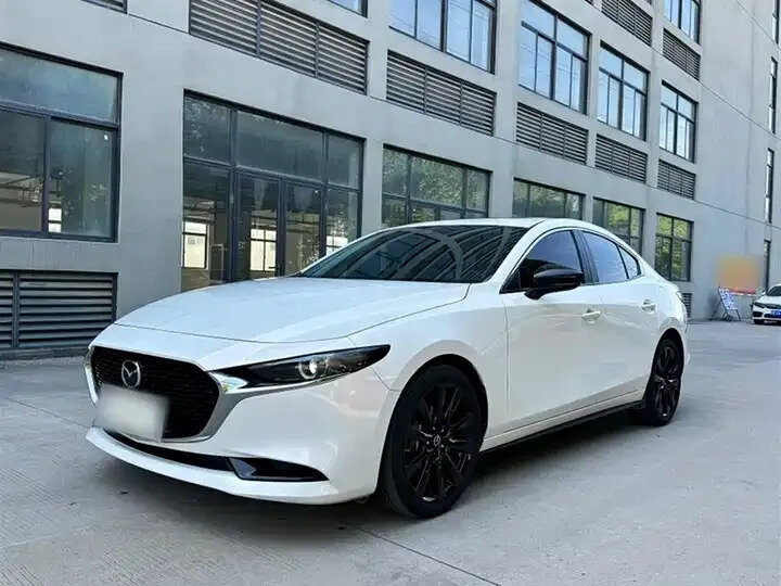 Открыть фотографии: Mazda 3 IV (BP)