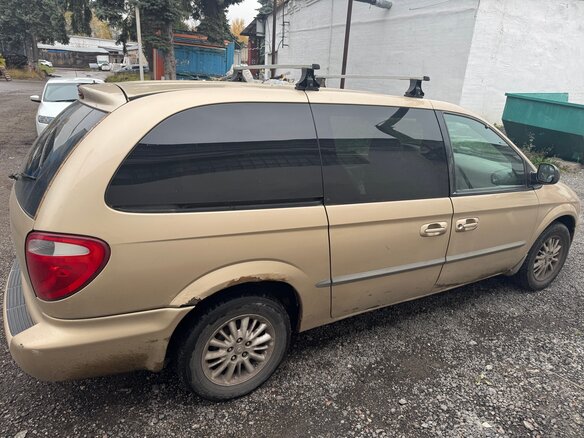 2001 Dodge Caravan Grand IV, золотистый, 400000 рублей - вид 3