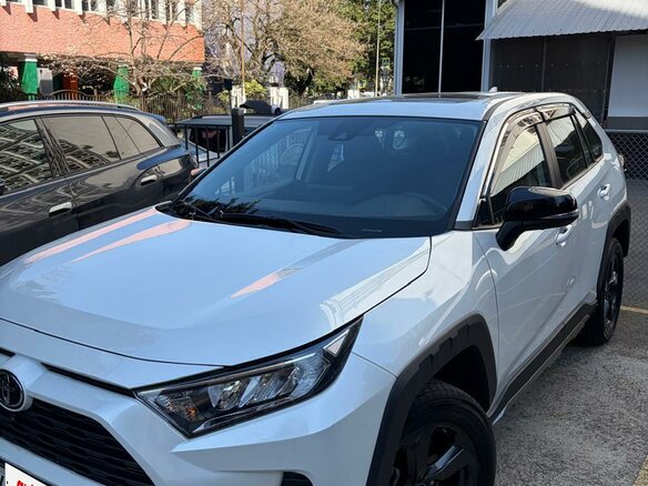 2022 Toyota RAV4 V (XA50), белый, 3400000 рублей - вид 3