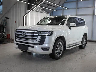 2021 Toyota Land Cruiser 300 Series, белый, 7499999 рублей, вид 4