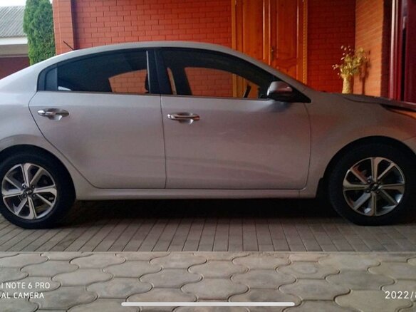 2020 Kia Rio IV, серебристый, 1700000 рублей - вид 5