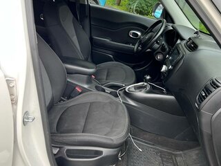 2017 Kia Soul II Рестайлинг, белый, 1500000 рублей, вид 5
