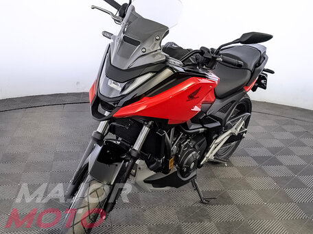 2025 Honda NC 750X, красный, 1499900 рублей, вид 3