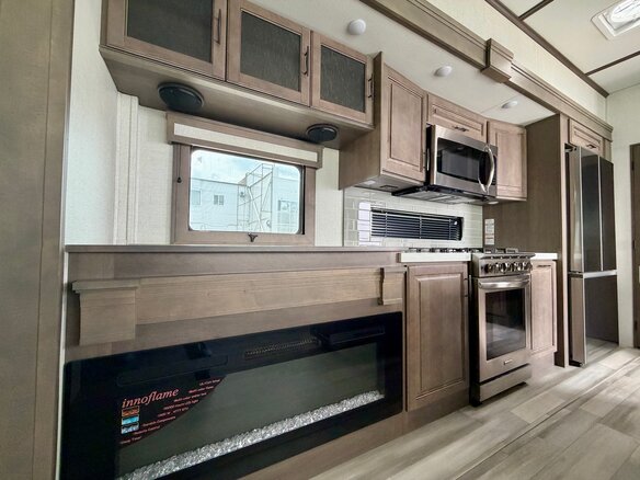 2023 Grand Design RV Solitude, белый, 9965000 рублей - вид 35