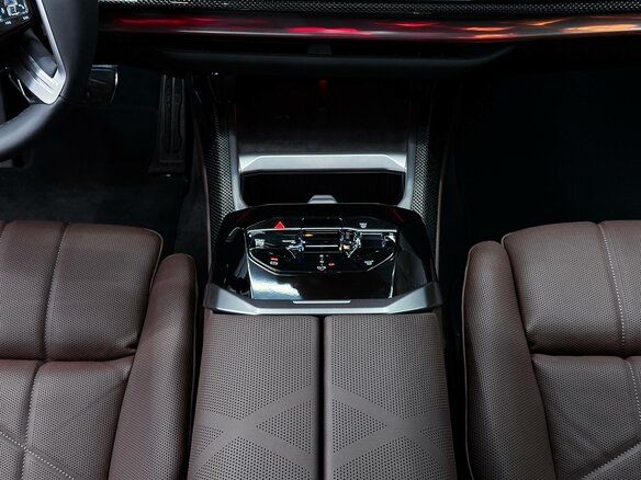2026 BMW 7 серии 740 xDrive VII (G70) Рестайлинг, синий, 26500000 рублей - вид 19