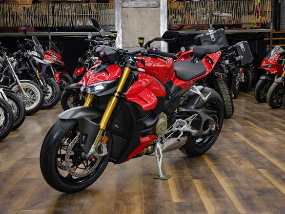 2026 Ducati Streetfighter V4, красный, 3090000 рублей - вид 8
